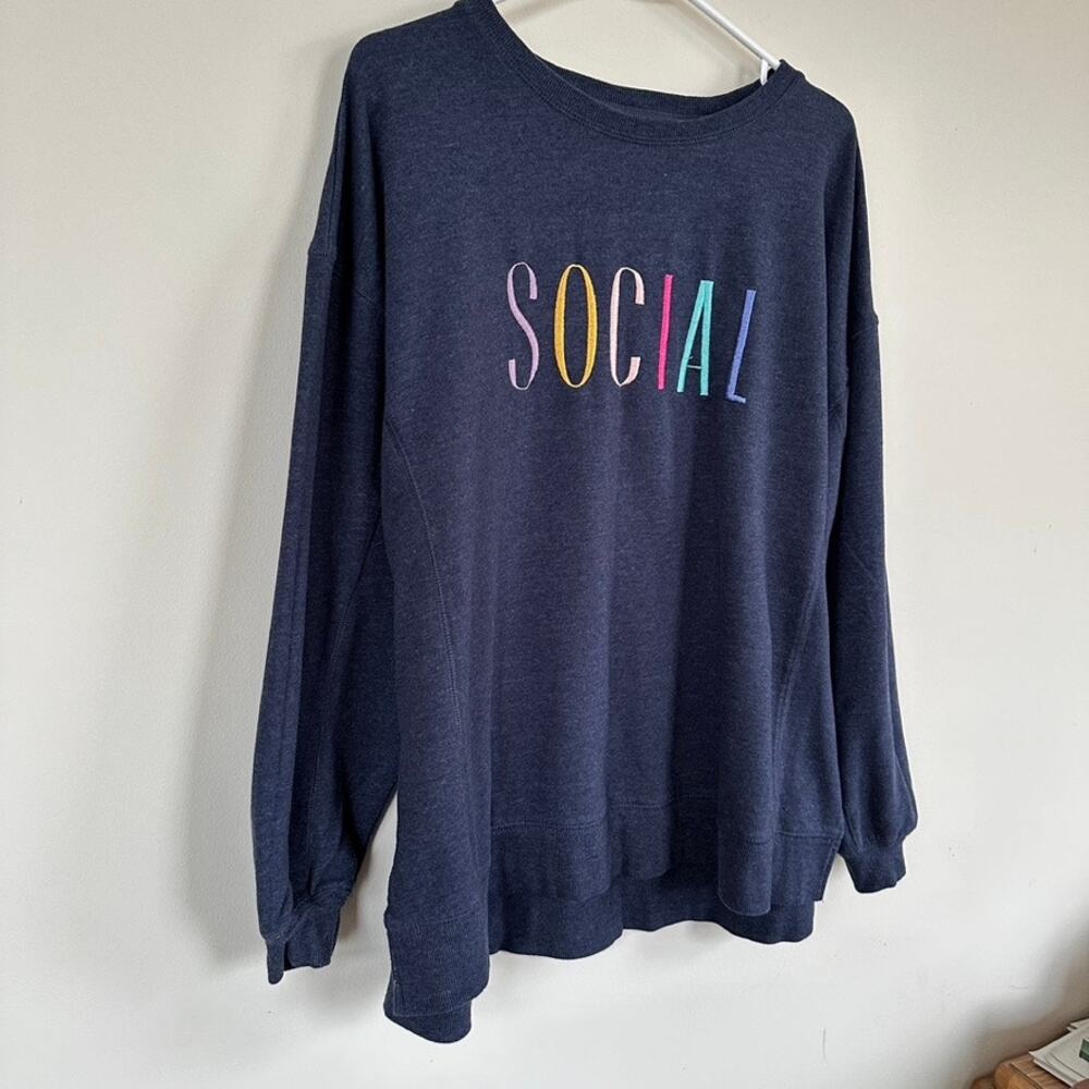 Wildfox SOCIAL Embroidered Sweatshirt Crew Neck Blue Size XXL Long Sleeve - Picture 4 of 9